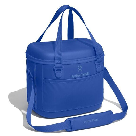 carryouttm-soft-cooler-15-l-g6 12pco382_carryout_cooler_15l_capri_blue_angled_1.jpg