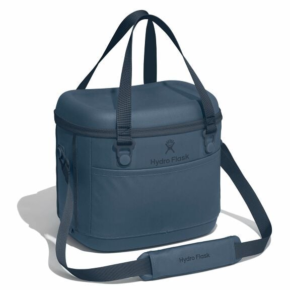 carryouttm-soft-cooler-15-l-g6 12pco384-carryout-cooler-15l-harbor-blue-angled_1.jpg