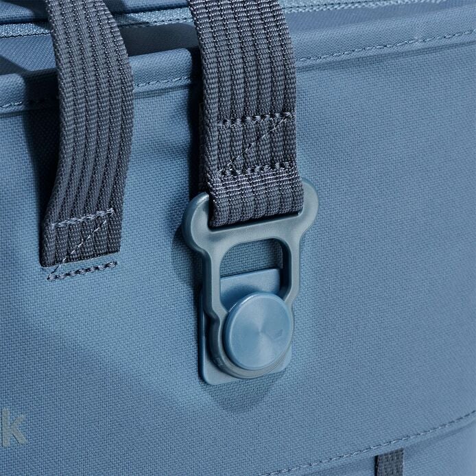 carryouttm-soft-cooler-tote-10-l-k6 250815_hydro_cooler_details_14838_6_3.jpg
