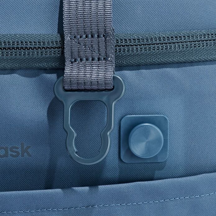 carryouttm-soft-cooler-15-l-g6 250815_hydro_cooler_details_14856_6.jpg