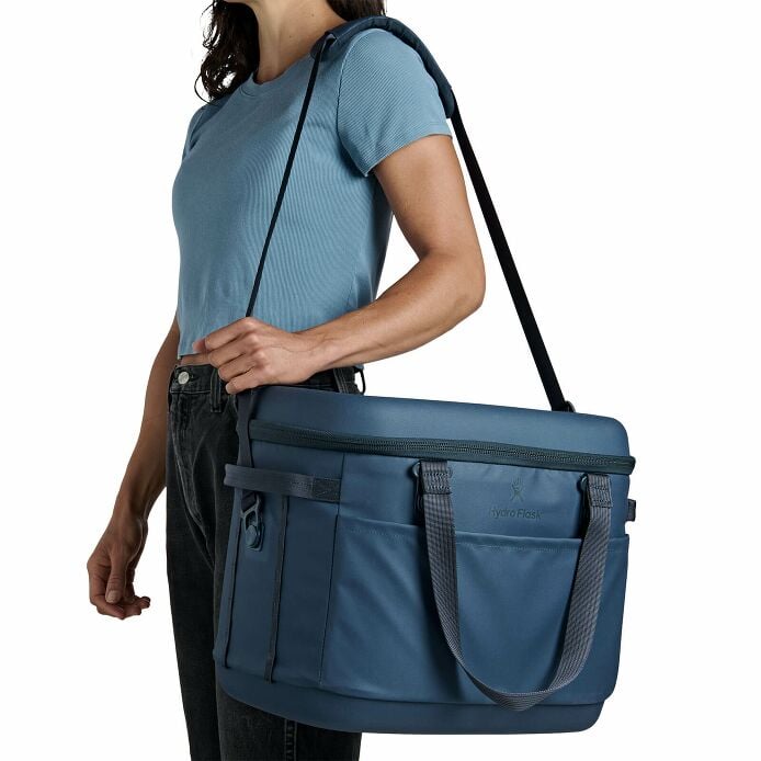 carryouttm-soft-cooler-30-l-q1 250815_hydro_s26_hb_14546_5.jpg