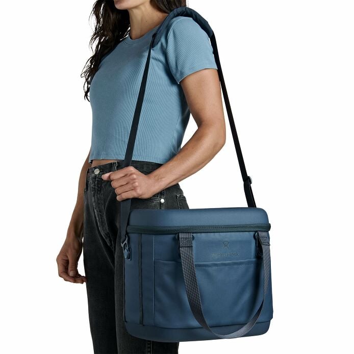 carryouttm-soft-cooler-15-l-g6 250815_hydro_s26_hb_14556_6.jpg