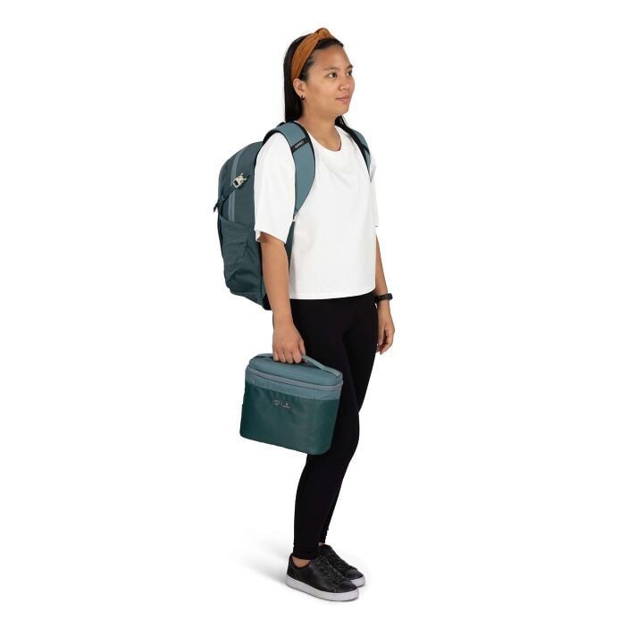 osprey-axis-x-hydro-flask-campus-essentials-bundle-r4 axisxhydroflask_s26_onbody1_cascadeblue_10007249_2.jpg