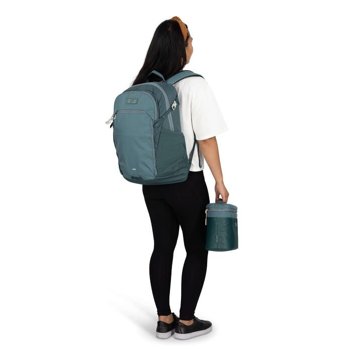 osprey-axis-x-hydro-flask-campus-essentials-bundle-r4 axisxhydroflask_s26_onbody2_cascadeblue_10007249_2.jpg