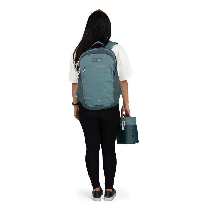 osprey-axis-x-hydro-flask-campus-essentials-bundle-r4 axisxhydroflask_s26_onbody3_cascadeblue_10007249_2.jpg