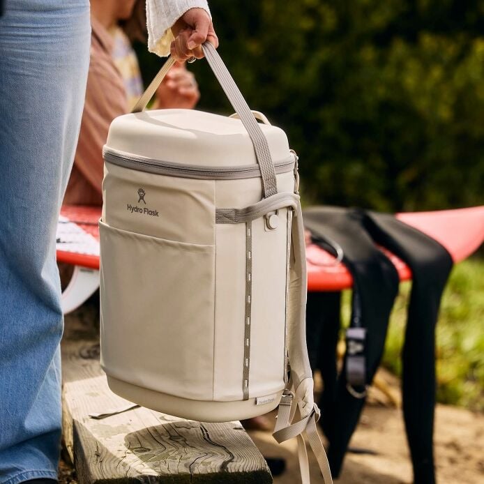 carryouttm-backpack-22-l-u0 hf_carryout_bouwer_d1_l1_torrey_pines_lifestyle_1444_2.jpg