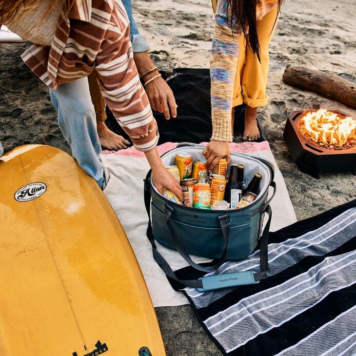 carryouttm-soft-cooler-30-l-q1 hf_carryout_bouwer_d1_l2_stone_steps_6289_2.jpg