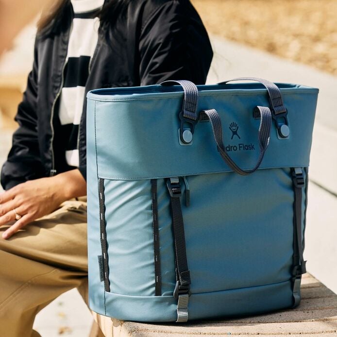 carryouttm-soft-cooler-tote-30-l-y3 hf_carryout_bouwer_d2_l2_parking_soccer_1930_1_1.jpg