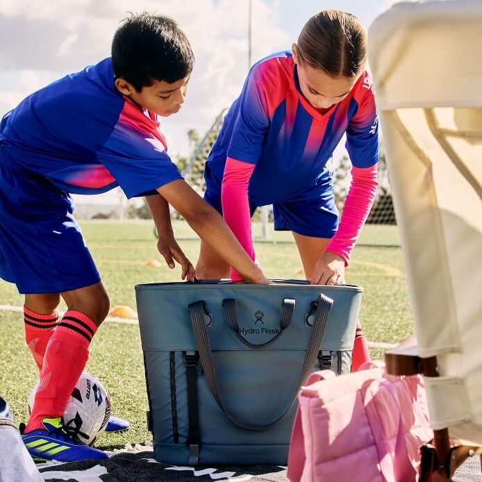 carryouttm-soft-cooler-tote-30-l-y3 hf_carryout_bouwer_d2_l2_parking_soccer_2454_1_1.jpg