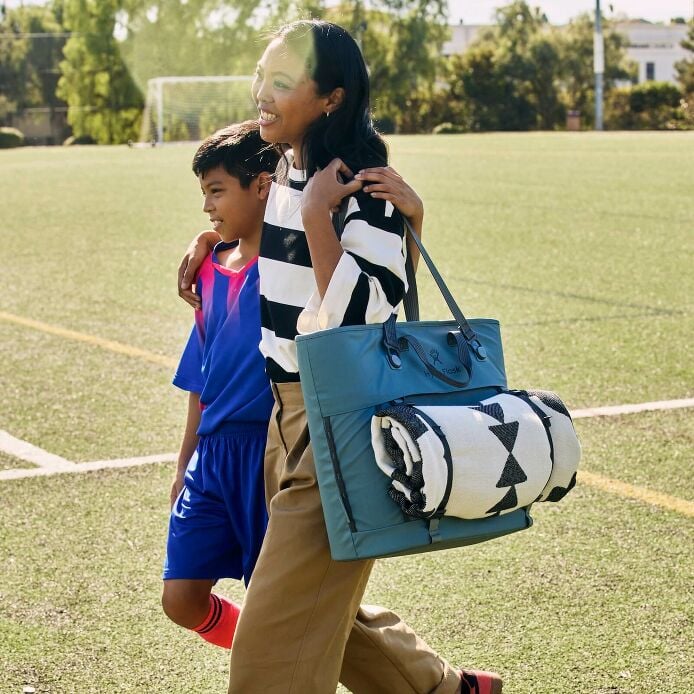 carryouttm-soft-cooler-tote-30-l-y3 hf_carryout_bouwer_d2_l2_parking_soccer_3406_1_1.jpg