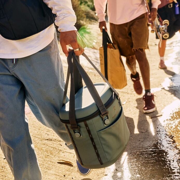 carryouttm-soft-cooler-10-l-l3 hf_carryout_bouwer_d2_l3_skate_ditch_3744_5.jpg