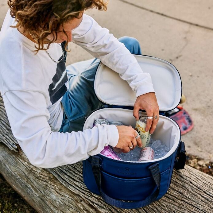 carryouttm-soft-cooler-15-l-g6 hf_carryout_bouwer_d2_l4_skate_park_6209_6.jpg