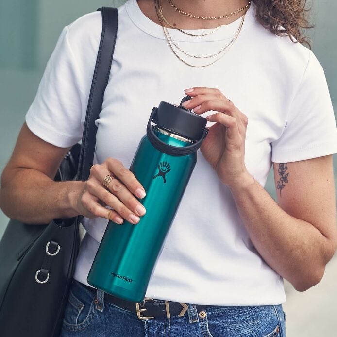 32-oz-lightweight-flex-straw-bottle-b5 hf_s26_lightweight_mcinnis_5167_2_3.jpg
