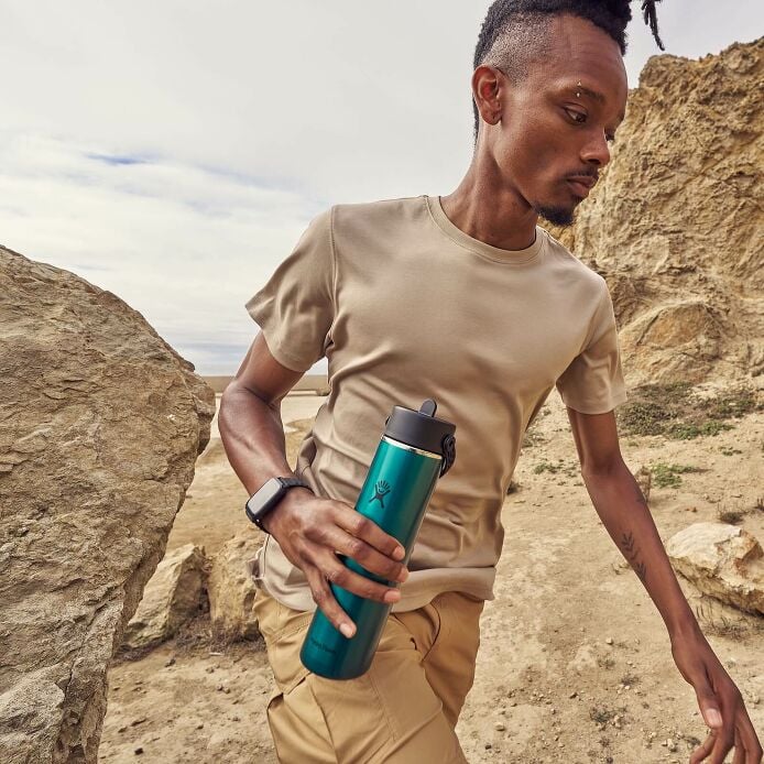 24-oz-lightweight-flex-straw-bottle-t7 hf_s26_lightweight_mcinnis_6828_4.jpg