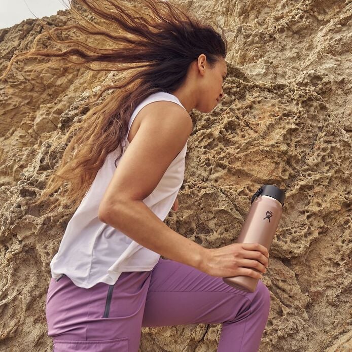 32-oz-lightweight-flex-straw-bottle-b5 hf_s26_lightweight_mcinnis_6946_1_3.jpg