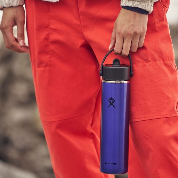 24-oz-lightweight-flex-straw-bottle-t7 hf_s26_lightweight_mcinnis_7443_3.jpg