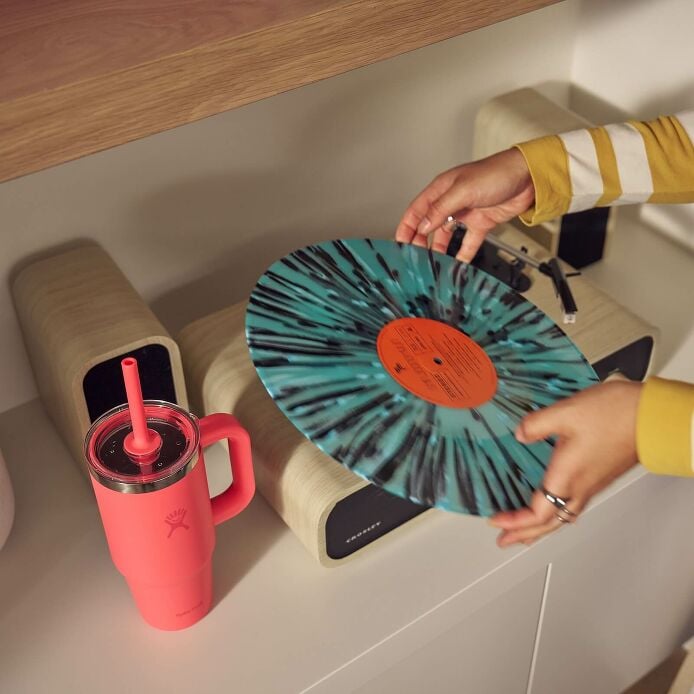 24-oz-travel-tumbler-i0 hf_s26_mcinnis_2404.jpg