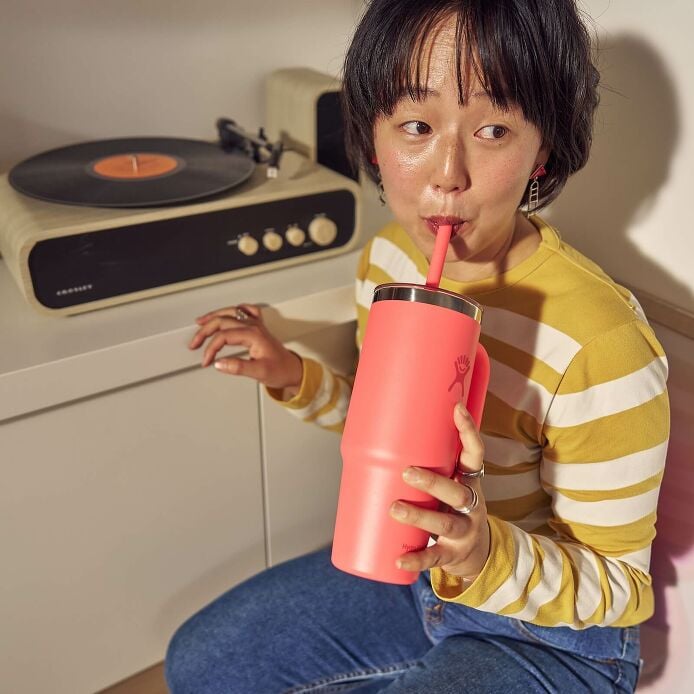 24-oz-travel-tumbler-i0 hf_s26_mcinnis_2487.jpg