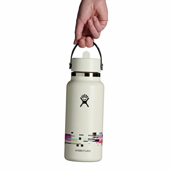glitch-collection-32-oz-bottle-with-flex-straw-cap-k5 le26-w32-1006-32-oz-wide-flex-straw-cap-glitch-white-hb.jpg