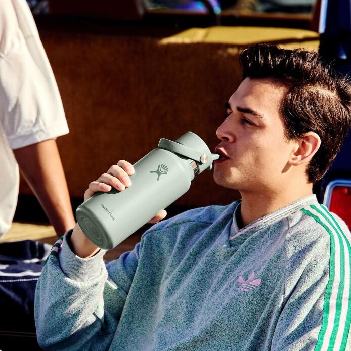 32-oz-wide-mouth-with-flex-straw-cap-w4 s25_tailgating_brouwer_exp-2028-06-01_04-6336_1__5.jpg